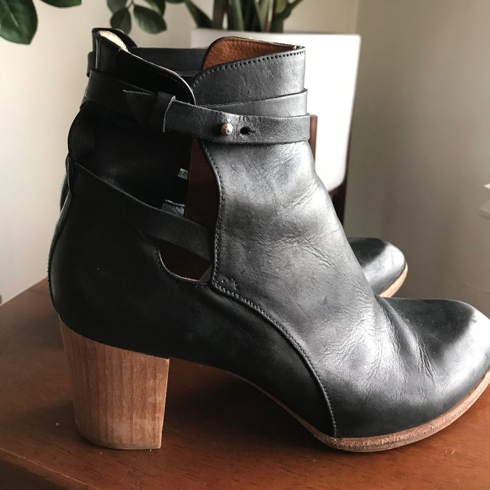 Coclico Black Leather Bootie Size 38/7.5